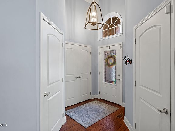 4th image of 1033 Gothic Manor Ln