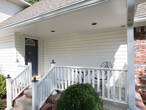 5th image of 608-1 Two Blue Starr Dr