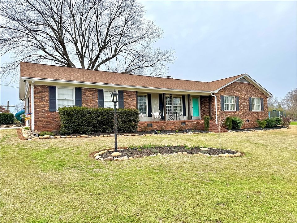 1st image of 104 Lark Ln