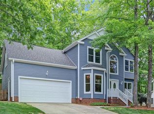 2002 Warwickshire Dr, Greensboro, NC 27455