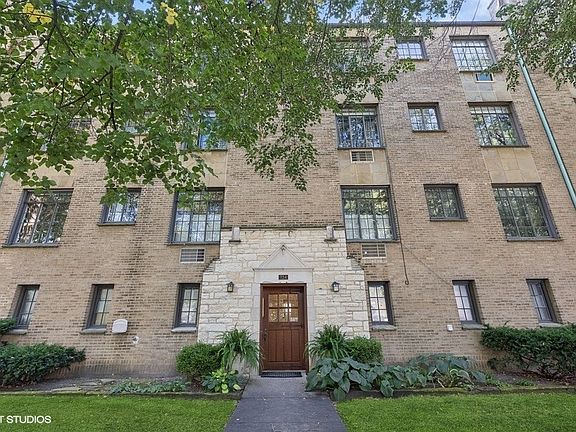 2nd image of 724 Noyes St APT E3