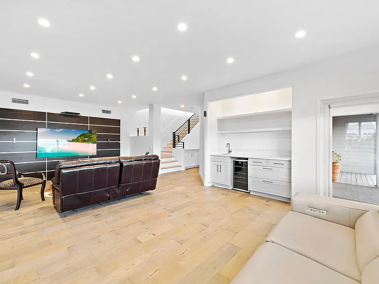 25256 Manzanita Dr — Photo 25