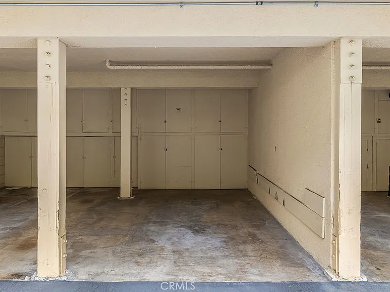 240 Moss St #4 — Photo 43