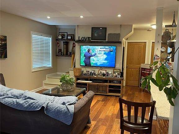 5th image of 1426 Stadium Ave