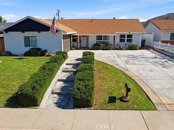 2nd image of 3565 Dixie Ln