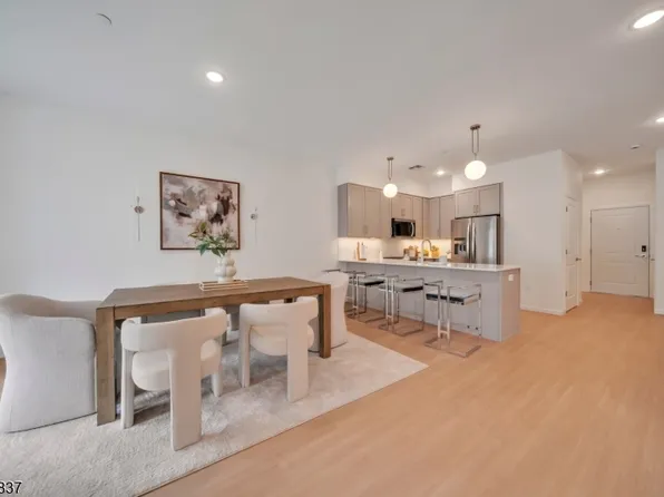 70 Ridgedale Ave #102, Morristown, NJ 07960