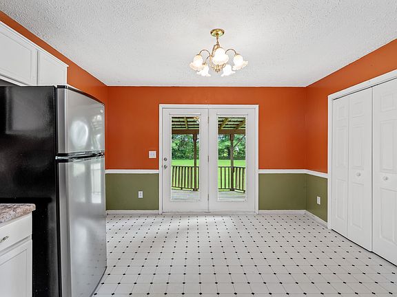 4th image of 122 Langston Ct