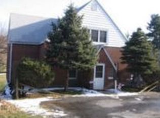 216 E McNutt St, Houston, PA