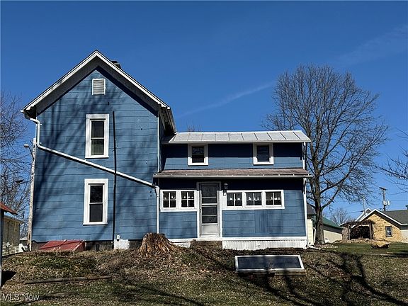 3rd image of 220 E Marion St