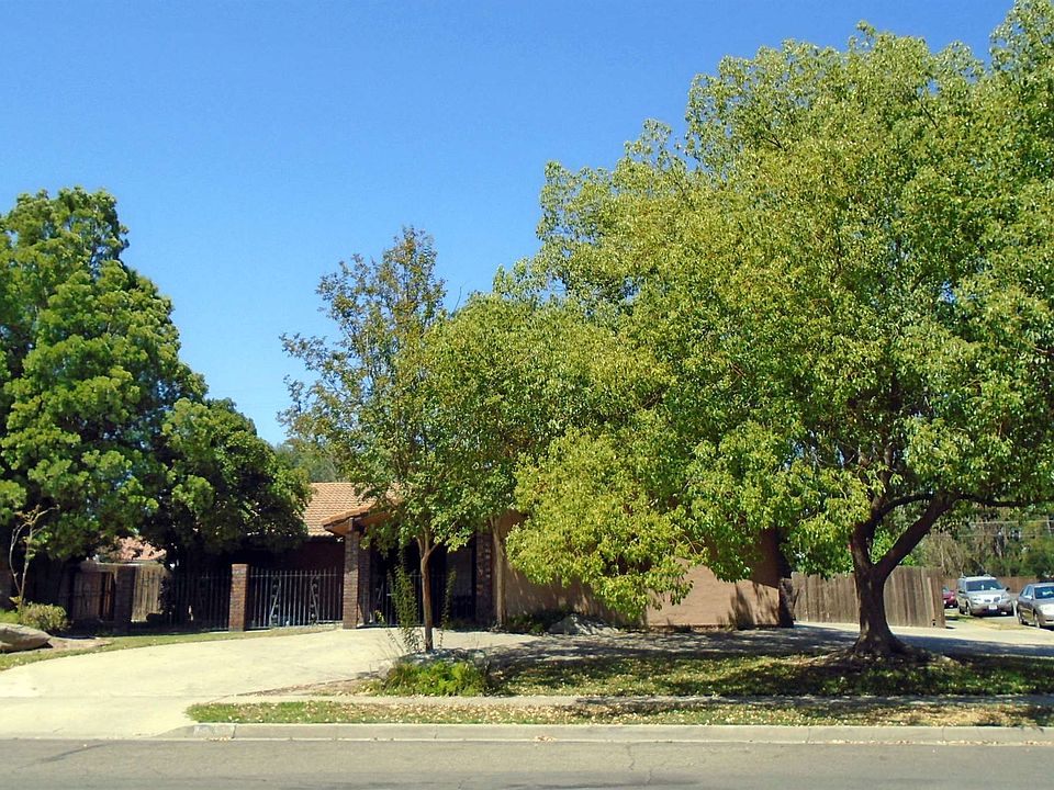 1st image of 647 W Magnolia Ave