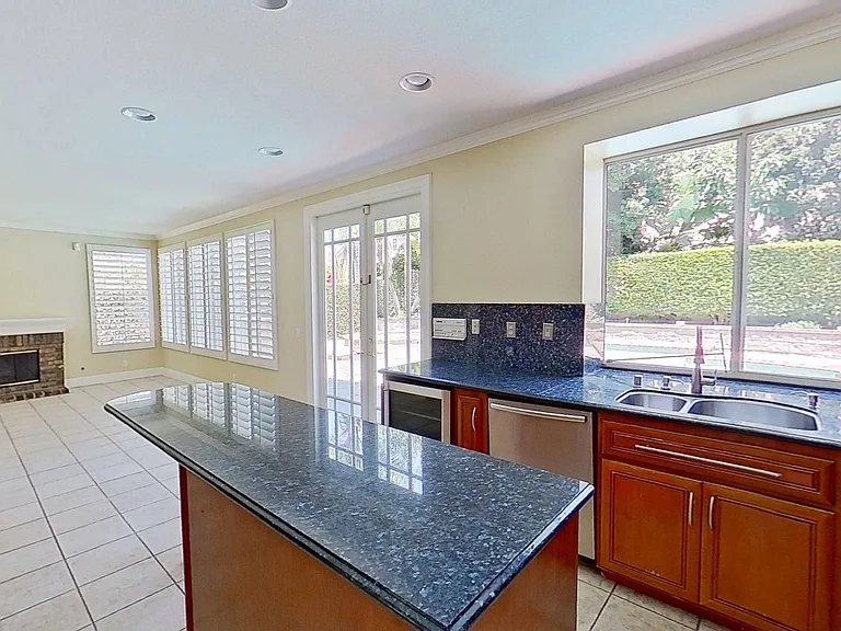 4749 E Bradford Ave — Photo 15