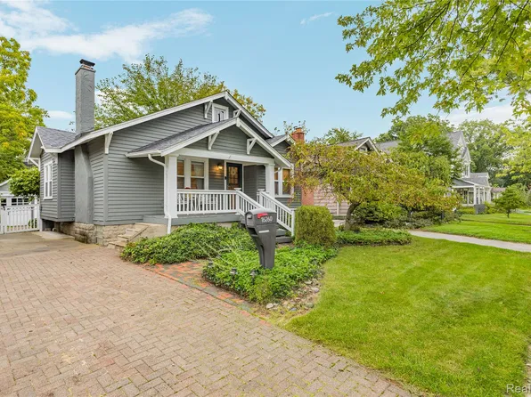 16260 Birwood Ave, Beverly Hills, MI 48025