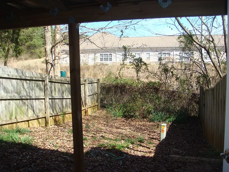 1042 Chinook St — Photo 14