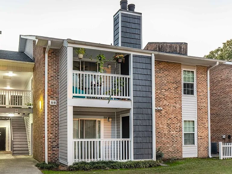 Keswick Apartments — Photo 10