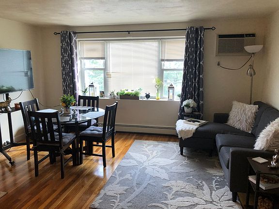 4th image of 90 Sylvan St #12