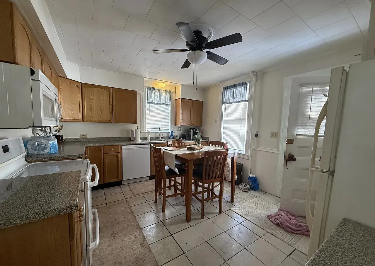 2 bed, 1100 sqft, $1,700 — Photo 4