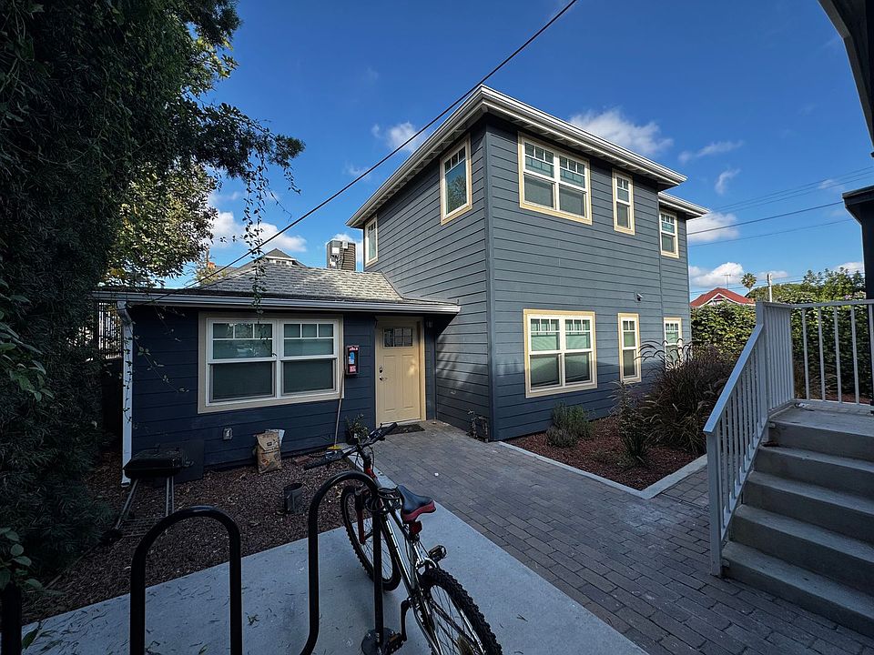 2nd image of 2113 S Oak St #2115
