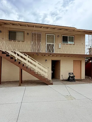 544 Roberts St Photo 1