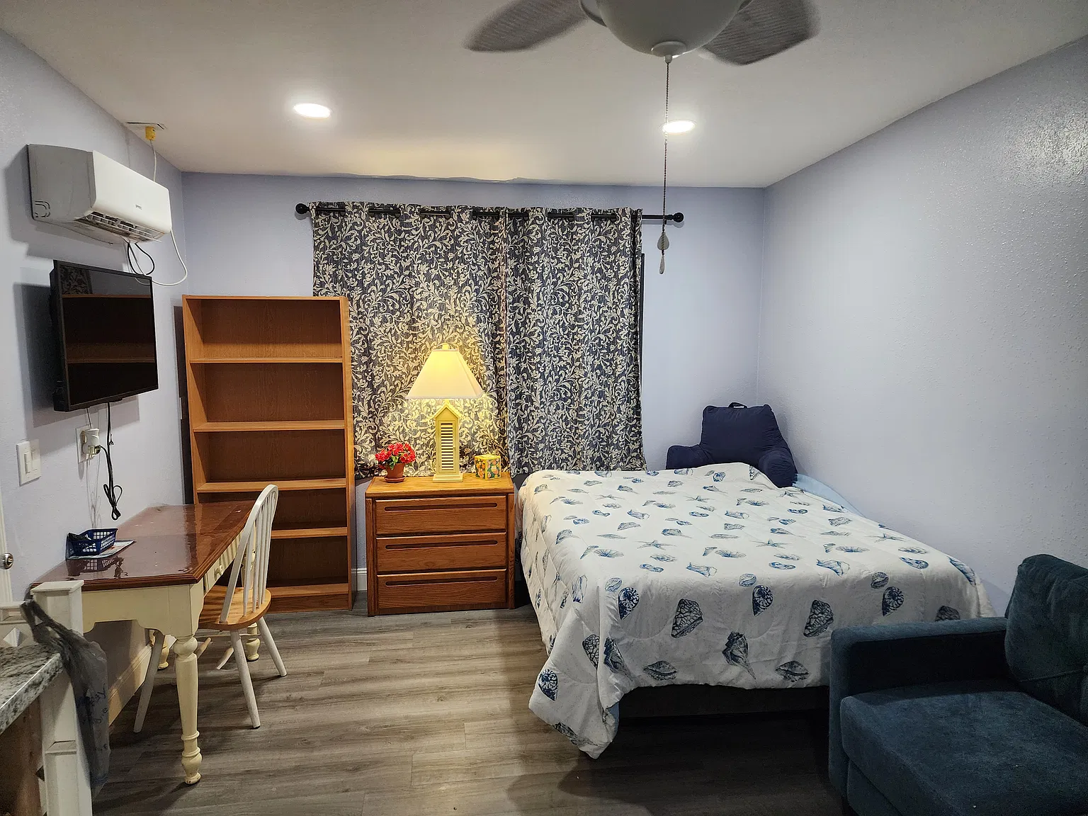 1 bed, 450 sqft, $1,300 — Photo 4