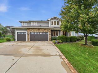 320 NW Thoreau Cir, Lees Summit, MO 64081