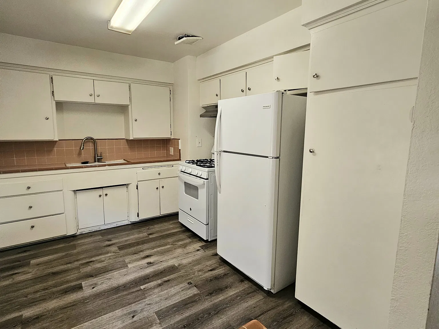 1 bed, 1000 sqft, $1,395 — Photo 3
