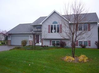5000 Acorn Cir, Rockford, MN 55373