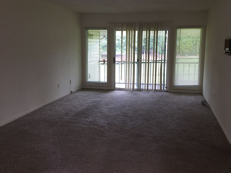 LIVINGROOM AREA