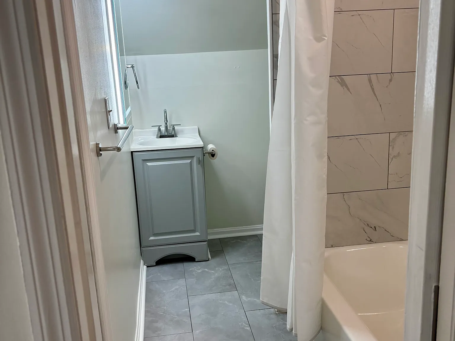 Studio, 650 sqft, $800 — Photo 3