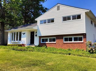 16 N Avon Dr, Claymont, DE 19703