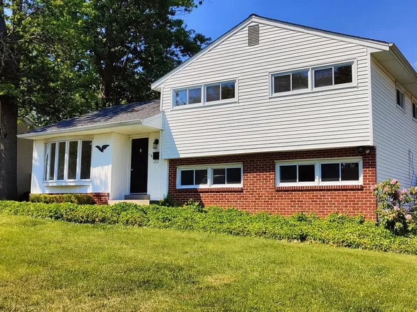 16 N Avon Dr, Claymont, DE 19703