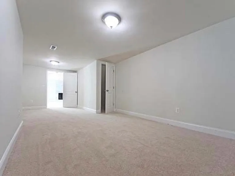 7901 Locust Ln — Photo 10