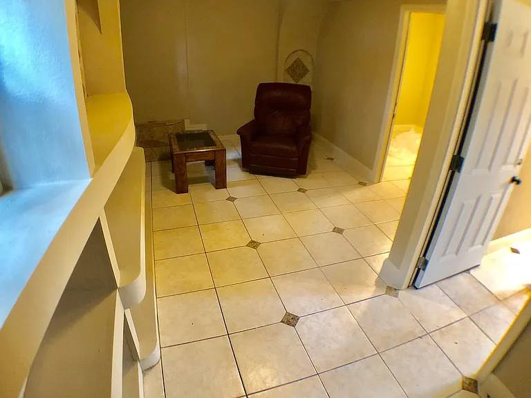 911 Brass St — Photo 5