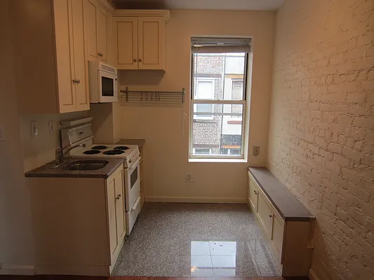 Rented by Majesty Management | media 36