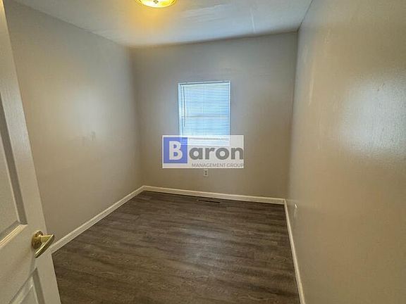 3rd image of 1617 Panama St