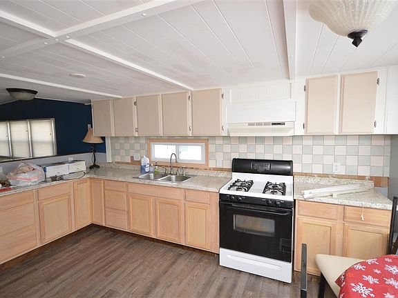 5th image of 526 N Lake St Lot 131