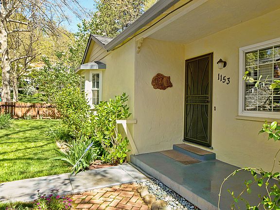 3rd image of 1153 Elm Ave