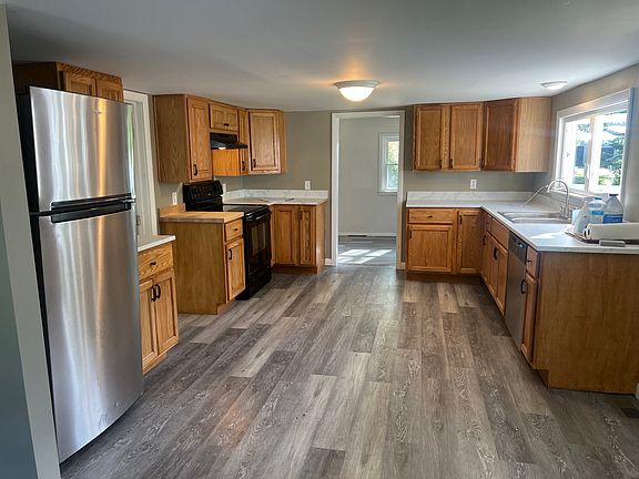 3rd image of 37 Thompson Ave