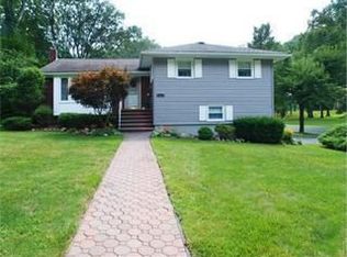 585 Mackay Ave, Oradell, NJ 07649