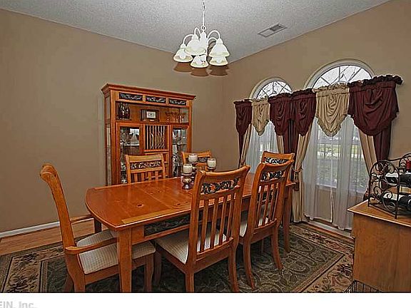 5th image of 108 Eastwood Dr