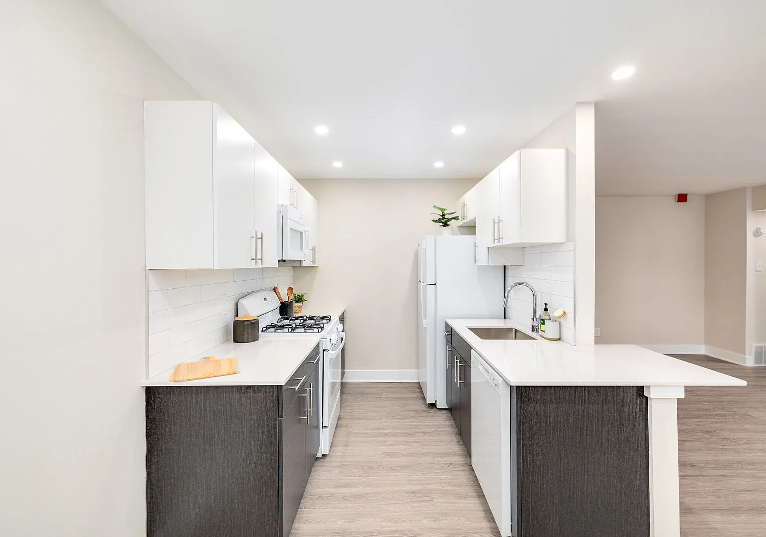 Pine Manor Apartments — Photo 2