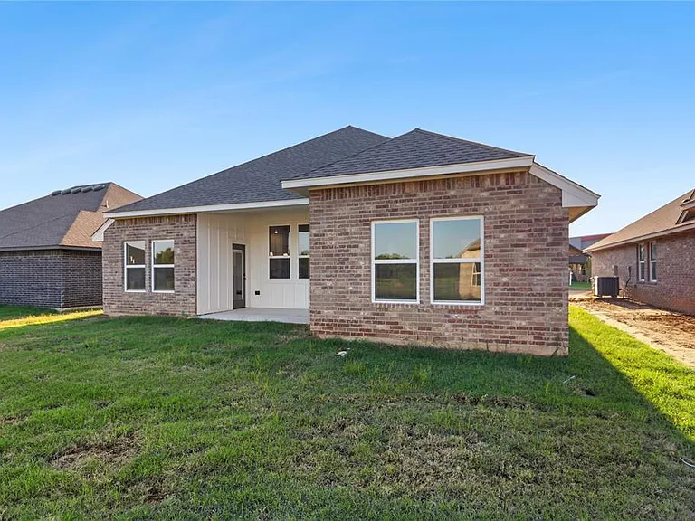 5008 Misty Wood Ln — Photo 32