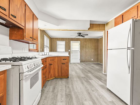 3rd image of 1901 Lee St