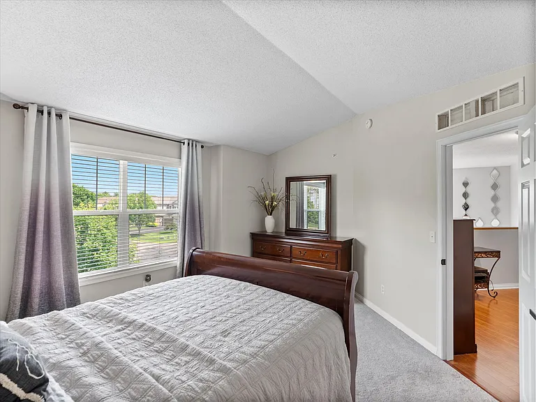 9660 Washington Blvd #3 — Photo 29