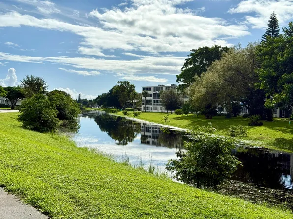 217 Oakridge N, Deerfield Beach, FL 33442