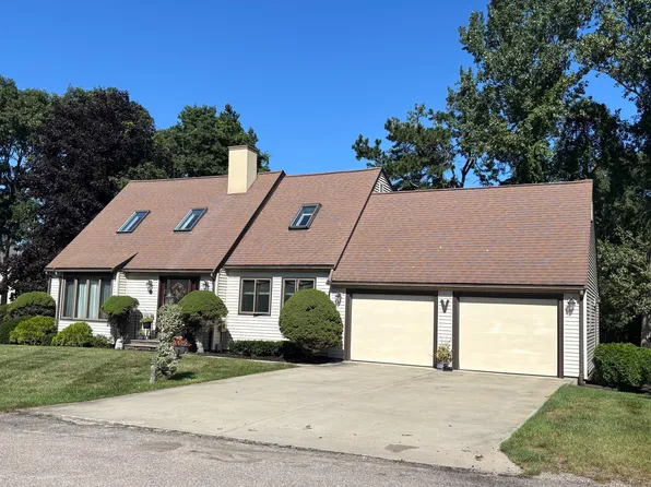 60 Lakewood Dr, Plymouth, MA 02360