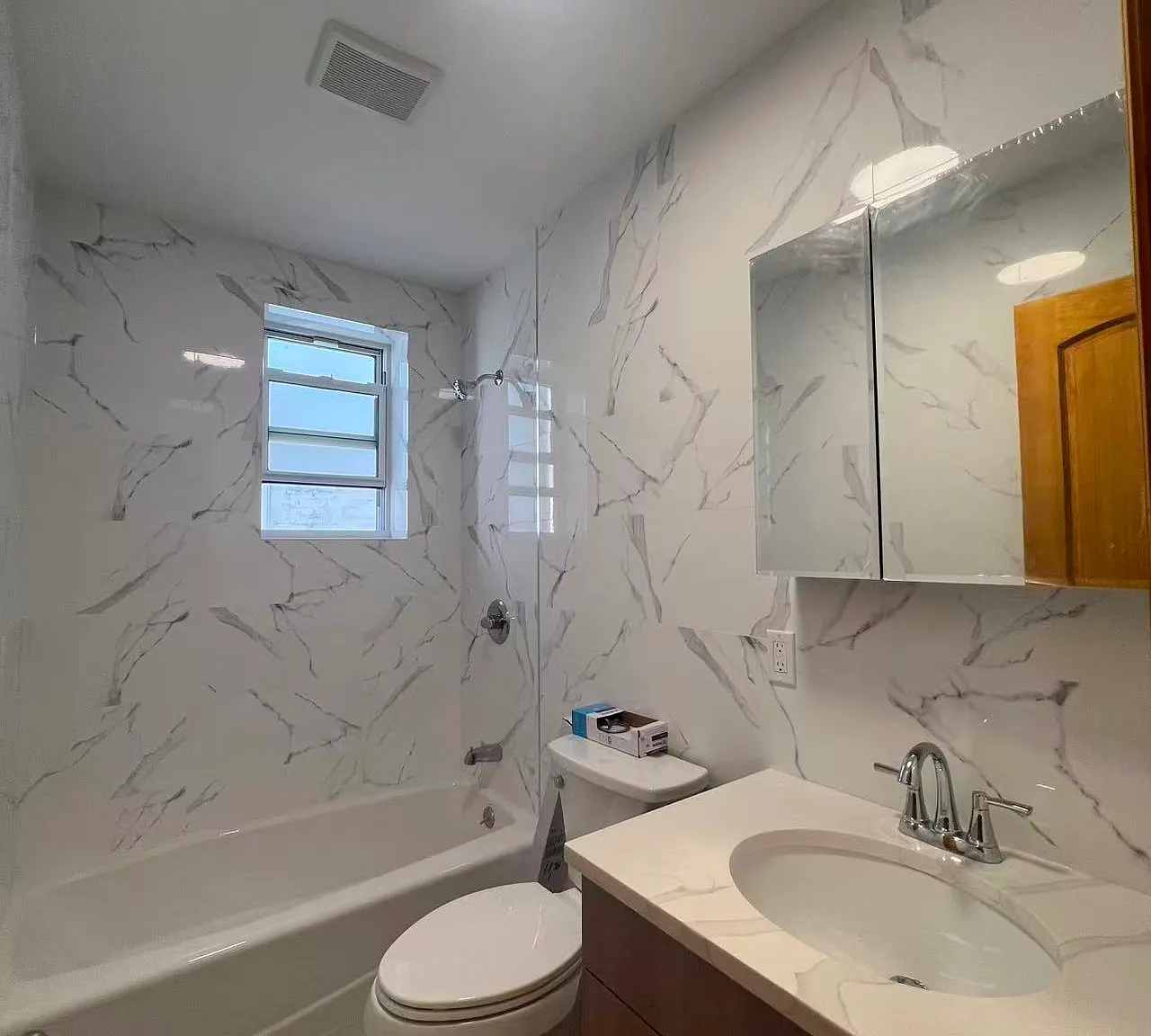 1652 Dahill Rd — Photo 3