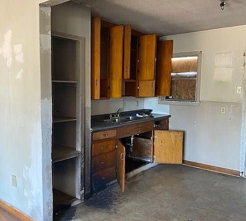 3rd image of 1202 S San Jose Dr