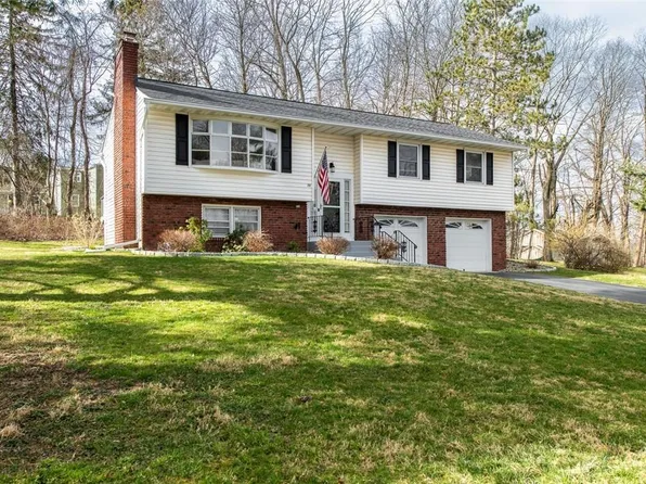 39 Strawberry Hill Lane, Wappingers Falls, NY 12590