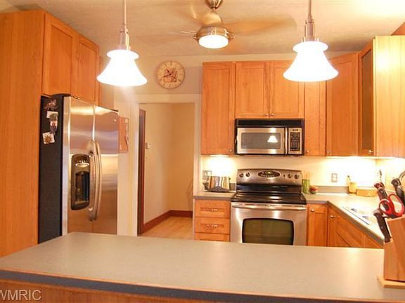 5th image of 161 Dean St NE