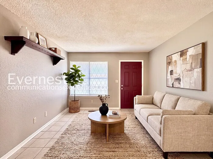 4 bed, 2.5 bath, 1460 sqft, $1,749 — Photo 2